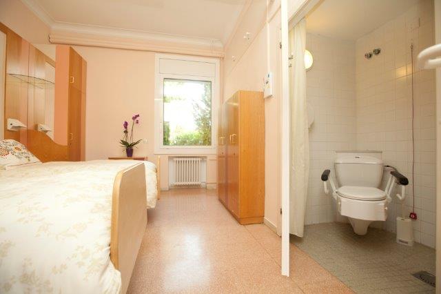 Habitacions amb banys adaptats i dutxa
